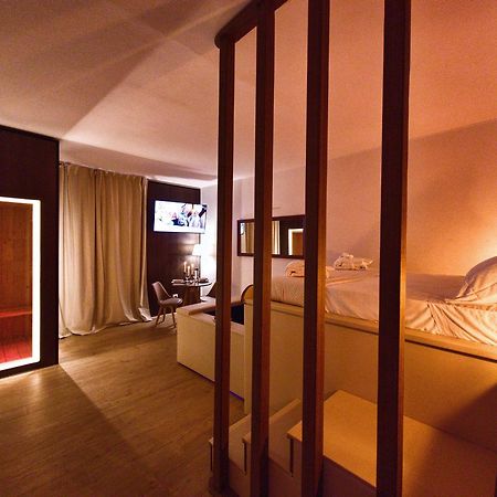 Alma Suites - Il Nido D'Amore Ливорно Екстериор снимка
