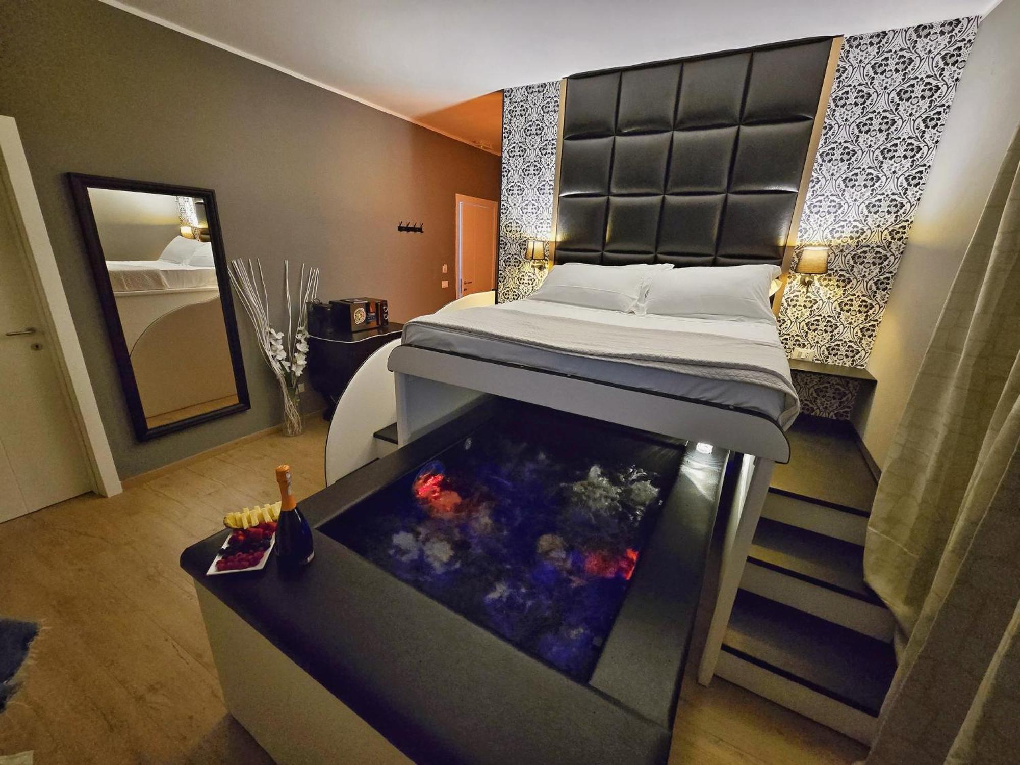 Alma Suites - Il Nido D'Amore Ливорно Екстериор снимка